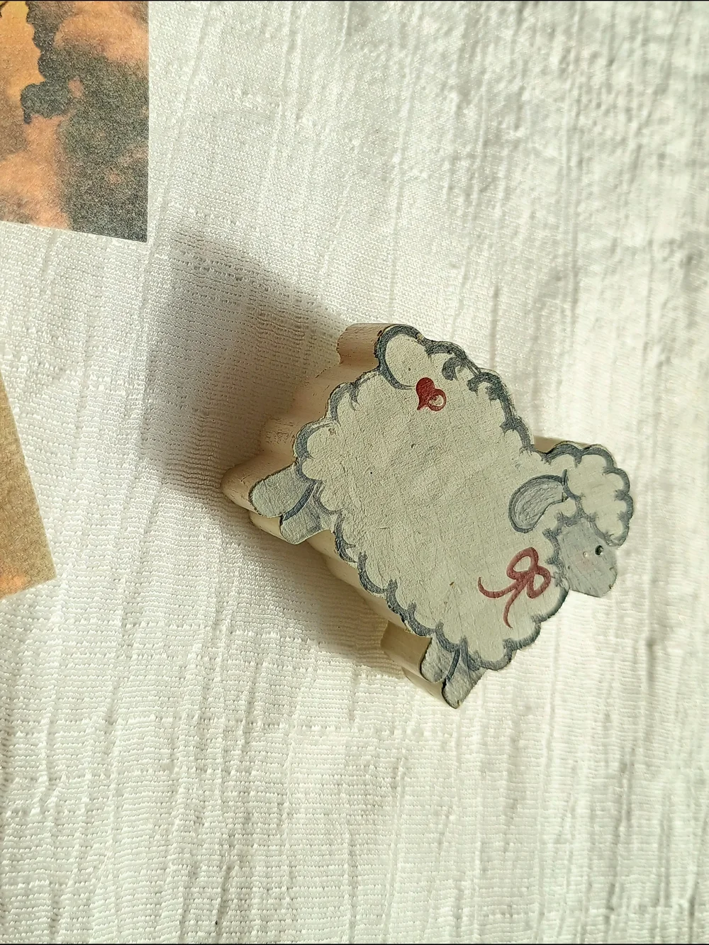 🐑 COTTAGE CORE 🐑 VTG Artisan, Folkart, Hand-Painted Wood Sheep Brooch, Shabby